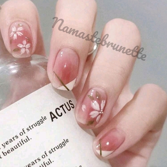 2/$16  Floral Press On Nails - Picture 1 of 14